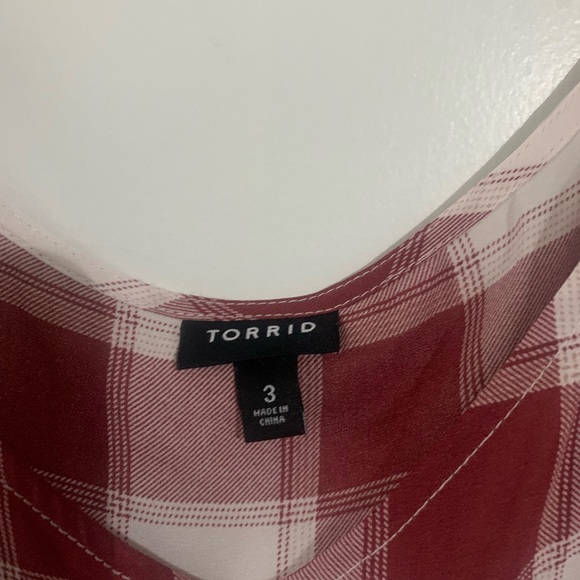 Women’s plus size Torrid cold shoulder top- Maroon/white 3 - Picture 4 of 6